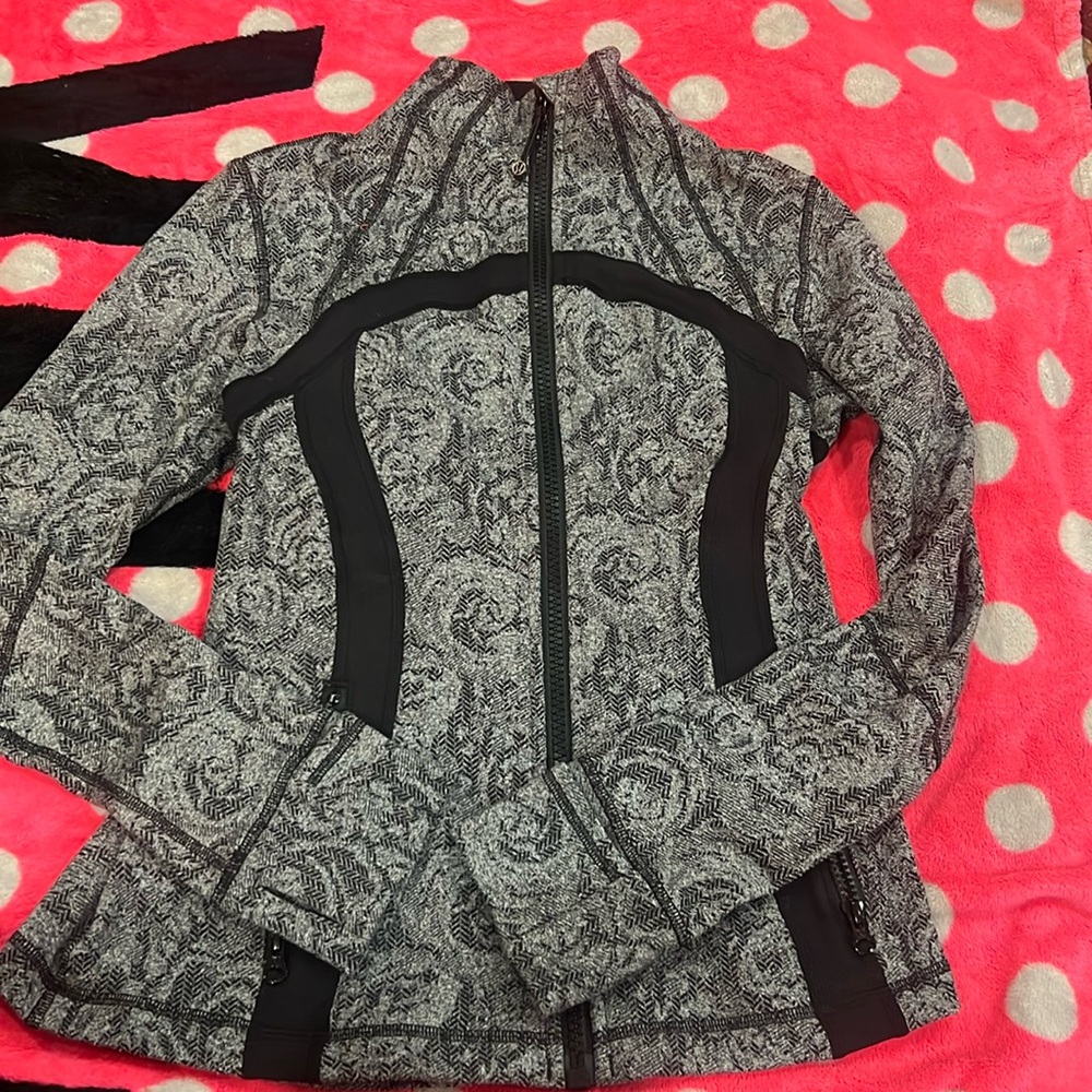 Lululemon size 10 sweater like new